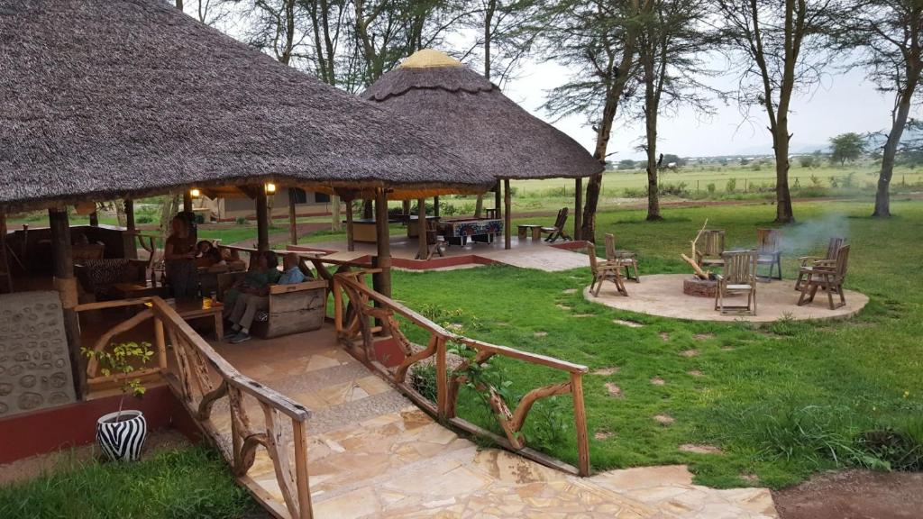Africa Safari Lake Manyara (Premium Bungalow)ftr